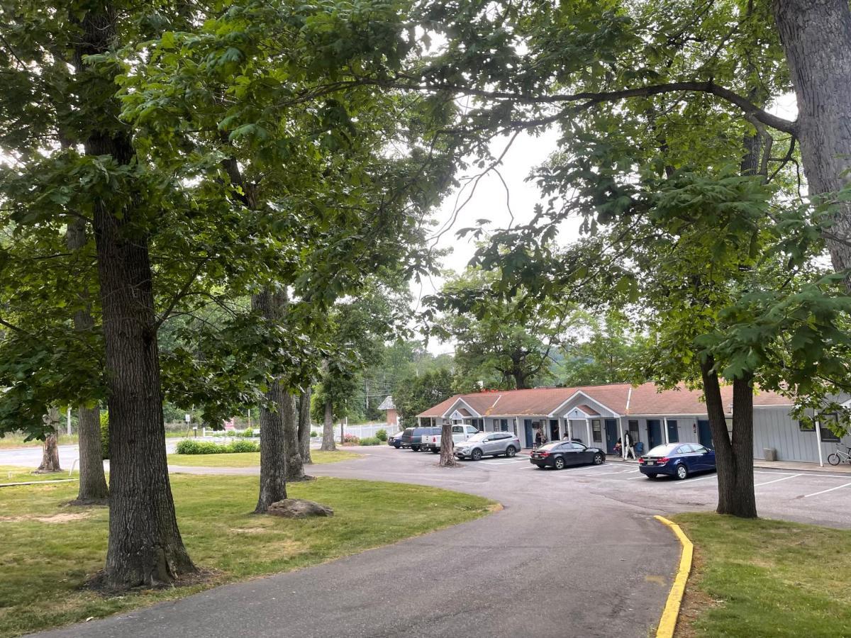 Pennswoods Inn Manheim Exterior photo